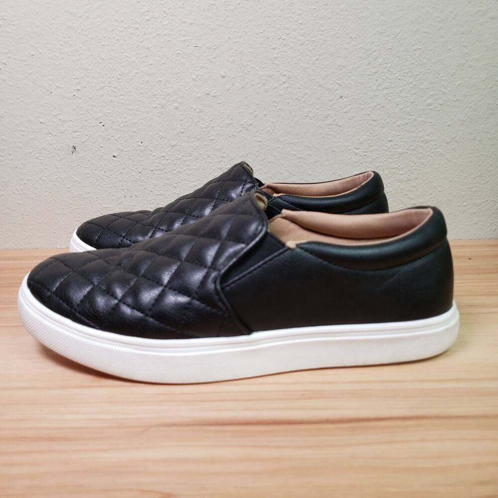 STQ Women's Size 7.5‎ Faux Leather Slip On Comfort Sneakers Black Quilted Casual